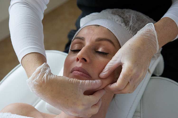 Facelift massage behandeling